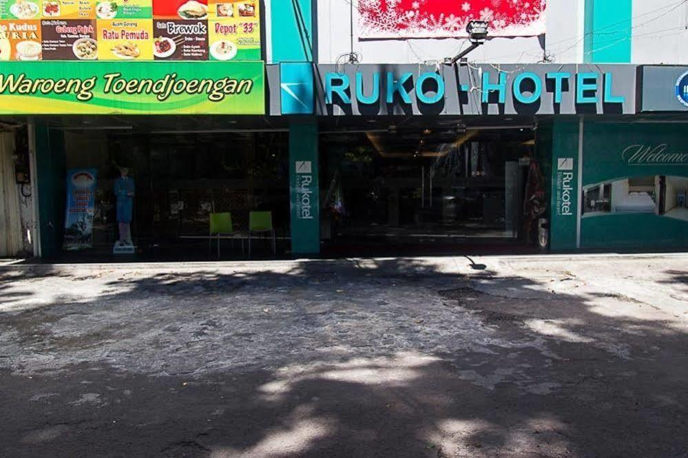 Oyo 277 Rukotel Near Rsu Adi Husada Undaan Kota سورابايا المظهر الخارجي الصورة